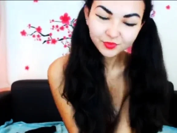 Hot amateur webcam teen masturbates for their fans
