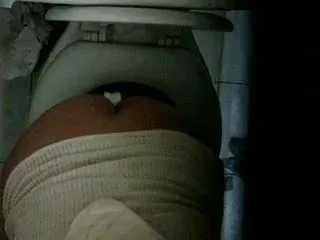 Espiando a la chica de la tanga Roja