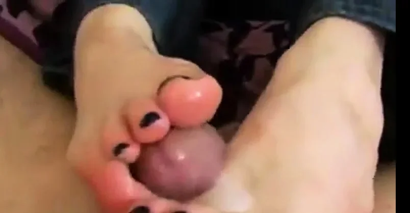 Sexy Girl with Cute Feet Gives an Amazing Footjob