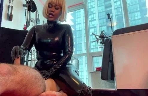 Caribbean Mistress Mystique - Facesat And Milked By