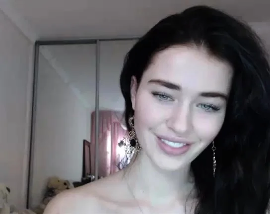 Cute amateur webcam teen girl toying pussy on webcam