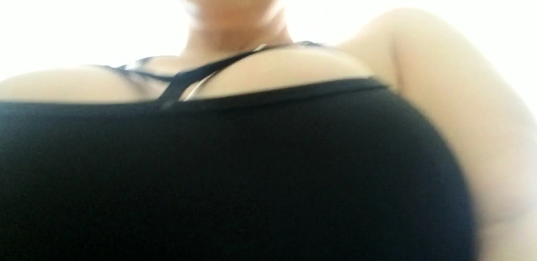 Hot amateur shakes her big boobs