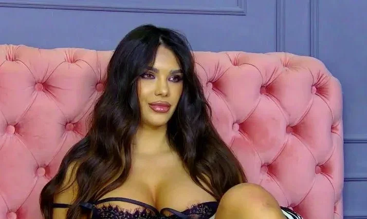 Chubby milf strip show her big boobs webcam