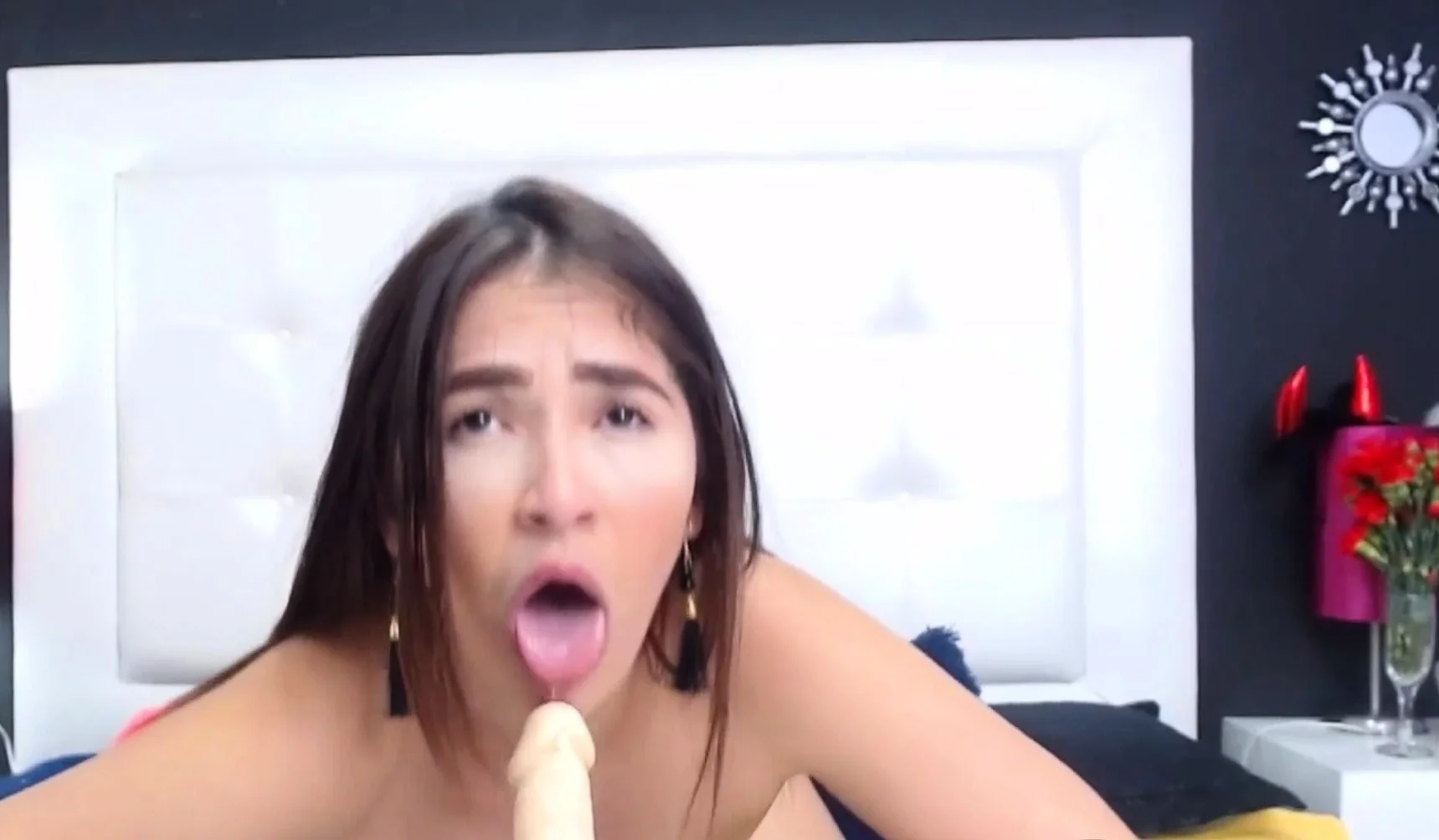 Hot Brunette Babe Pussy Masturbation On Cam
