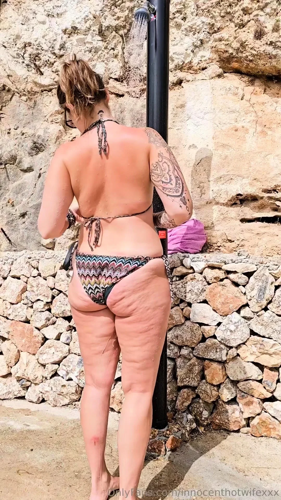 Amateur Chick Ass Shaking In Panties