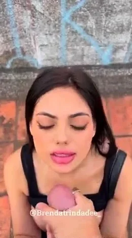 Brenda Trindade Onlyfans fodendo em galpão abandonado