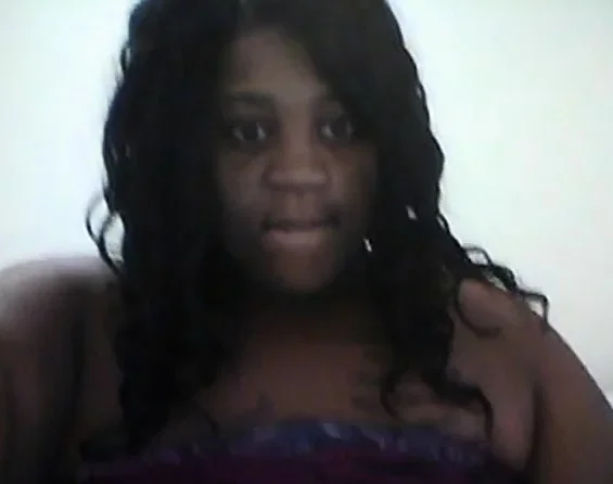 BBW webcam spreads her phat pussy.