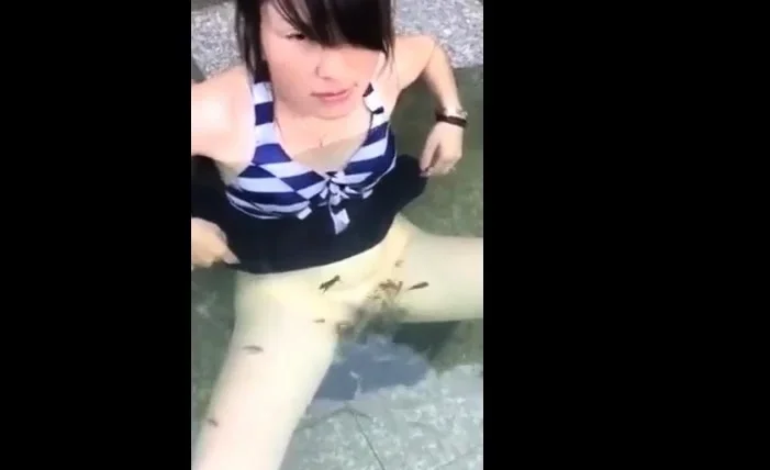 Asian GirlFriend Gets Her Pussy Eaten Out By Fish