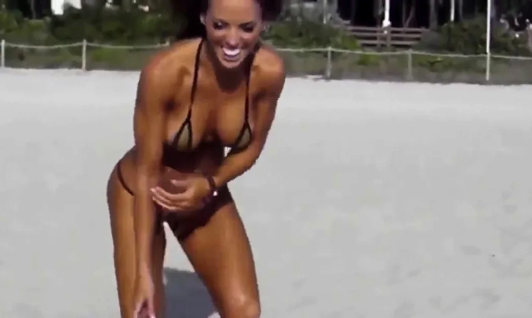Extreme short bikini cameltoe string on beach