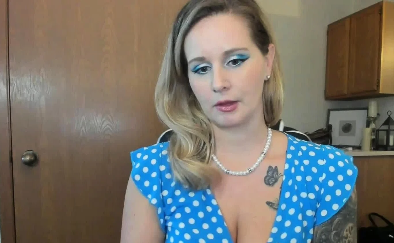 Join me for a chat in my dynamic chatroom