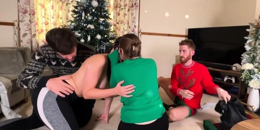 Busty amateur girlfriend group sex with facials