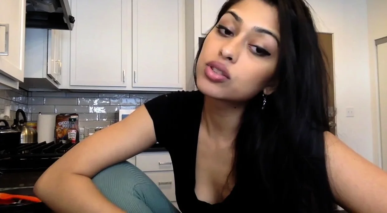 Webcam Teen masturbates and pretends you came in her mouth