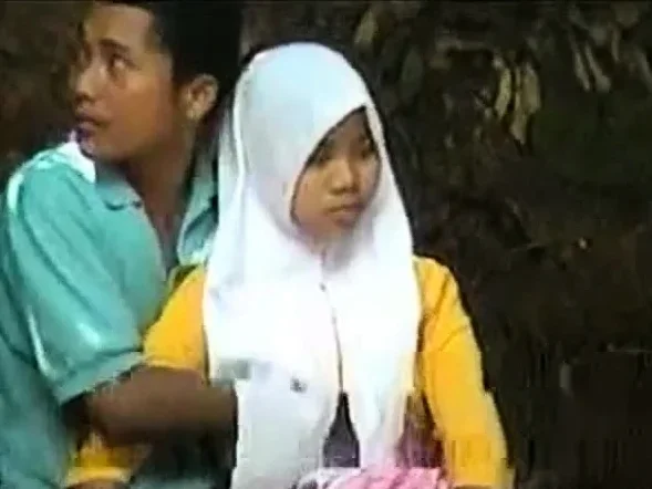 malay-skodeng awek tudung hijab putih romen