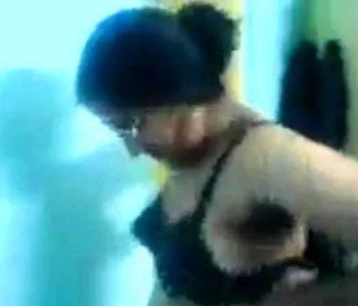 Desi girl wearing bra