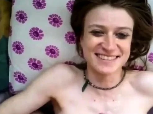 Deutsche Amateur-Blondine bekommt Gesichtsbehandlung