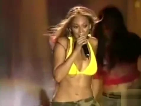 Famous singer has the superb boobs