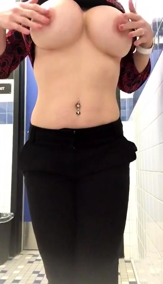 Close up MiLF getting it in the ass
