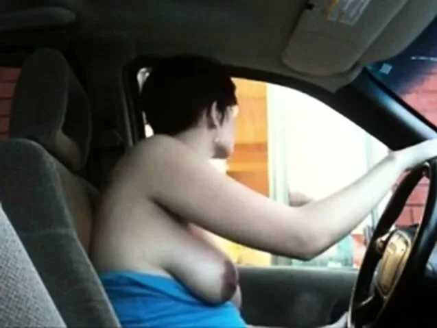 Woman showing her tits in a drive through
