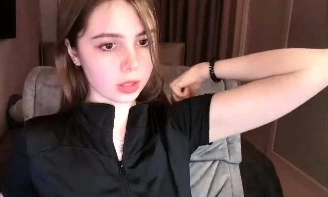 Hot amateur webcam teen masturbates for their fans