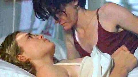 Radha Mitchell,Ally Sheedy,Patricia Clarkson in High Art (1998)