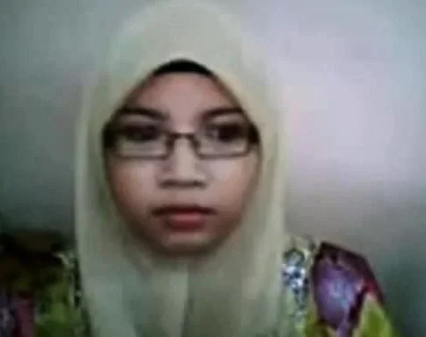 malay- awek tudung depan cam