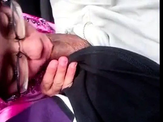Hijabi Malay girl n lover in car sucking n fingering