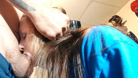 Sie Muss Das Ganze Sperma Schlucken