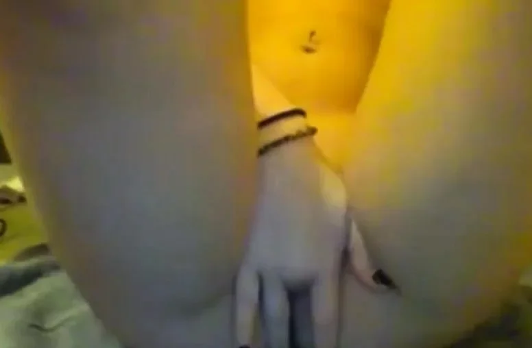 cnicole - sexy blonde masturbating naked