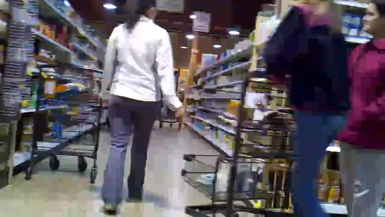 cameltoe at grocery store