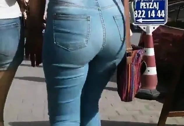 Excellent Candid Ass From Teen Girl
