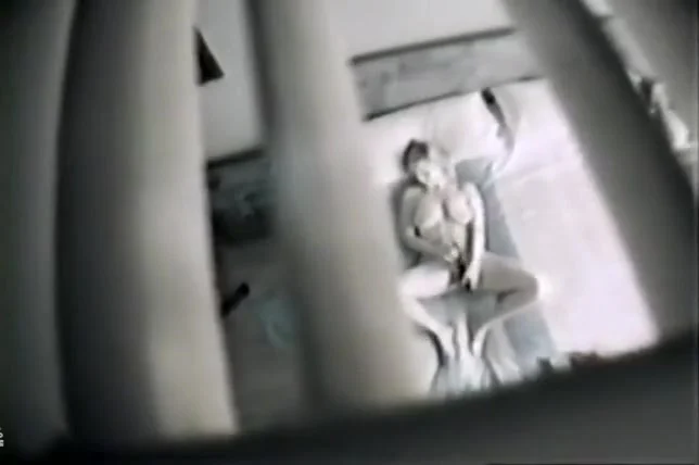Spying on a masturbating woman through the vent