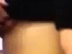 Sie besorgt es sich