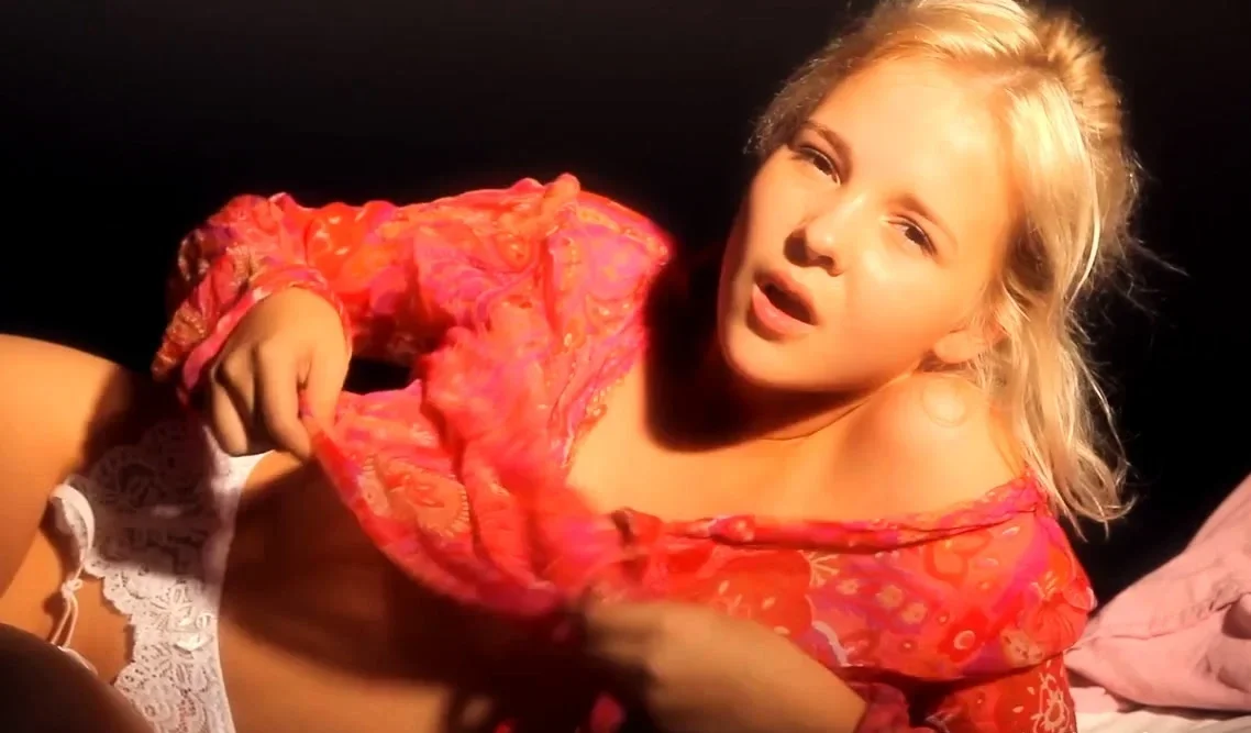 Amateur Blonde Teen Plays Solo with Toy Webcam Porn