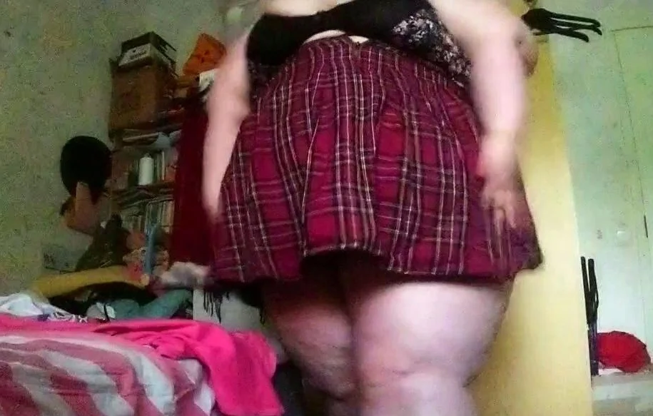 Close up MILF masturbation