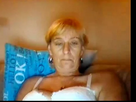 Mature woman masturbate on the