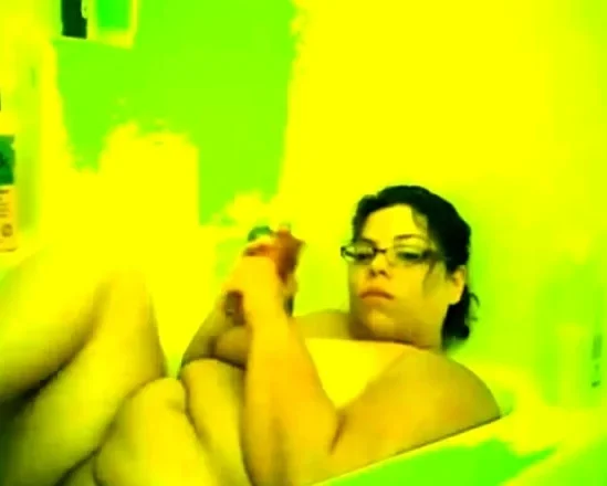 BBW PLAY WITH TOY