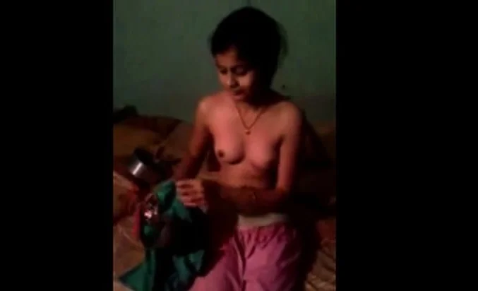 sexy northindian shows nude to bf