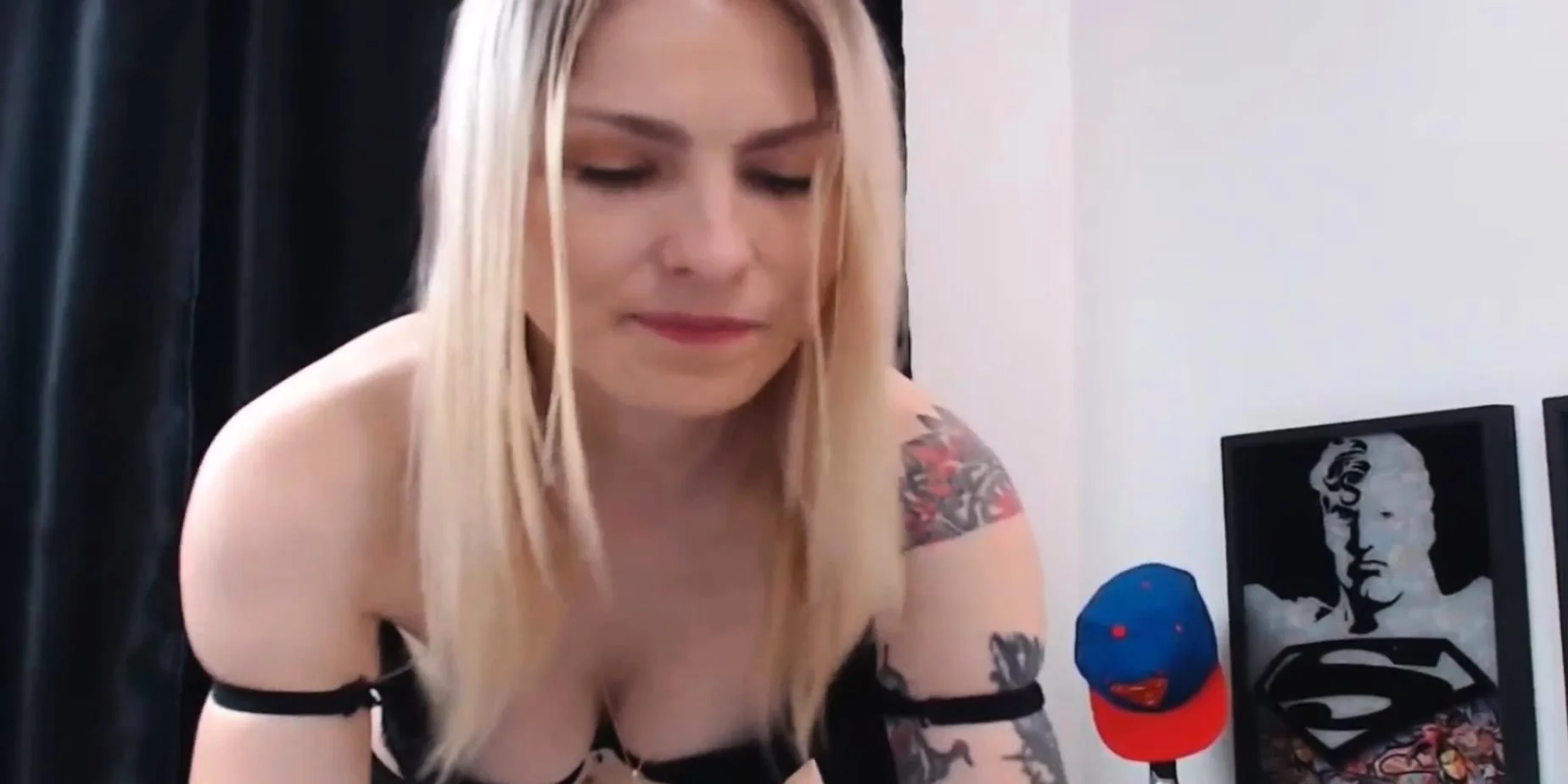 Horny Blonde Uses toy to please her Holes