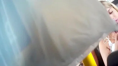 Pedindo o Whatsapp da gostosa que tava manjando minha rola