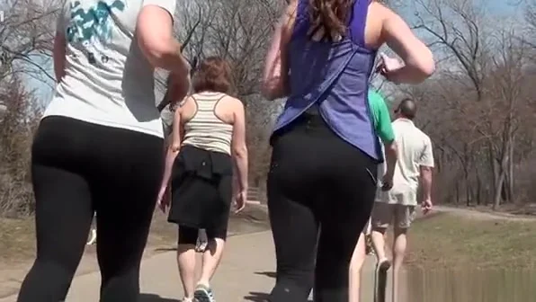 chicks Jogging in tight spandex