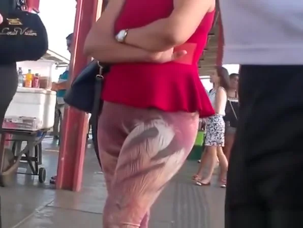 Woman in colorful leggings cameltoe