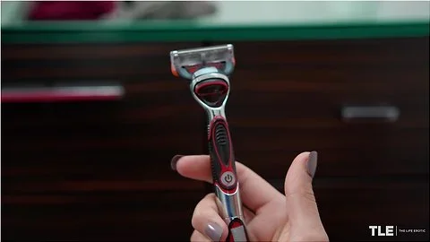 Vibrating Shave 2 - Mia Trejsi