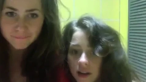 Amateur Webcam Teen Masturbates And Teases