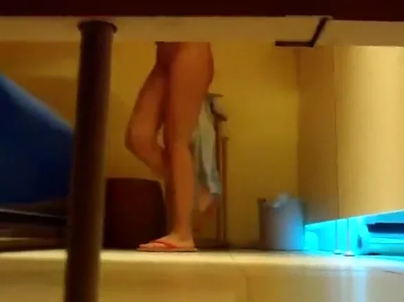 Woman spied in tanning change room