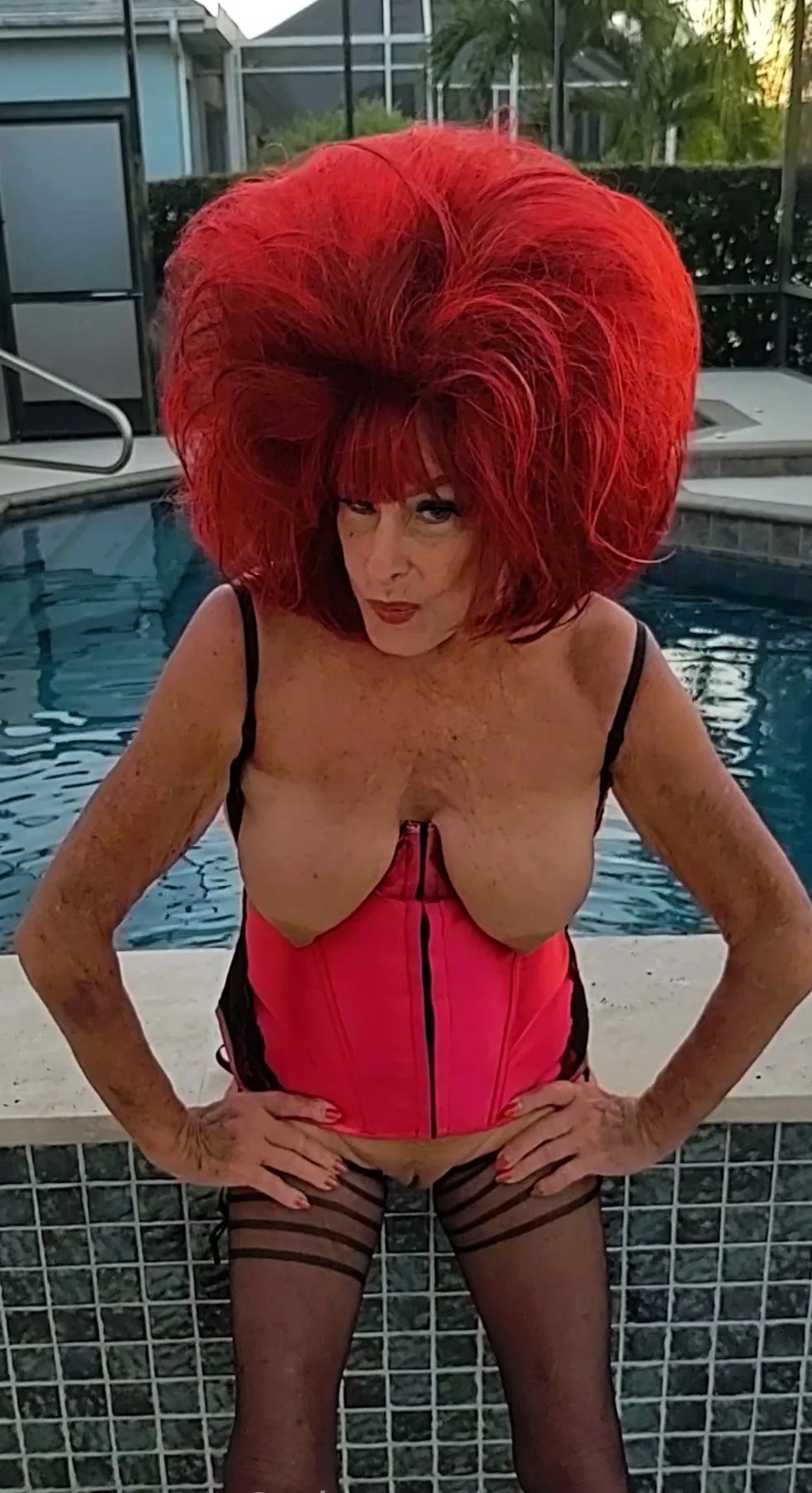 Horny mature oil her pussy and her big boobs at home