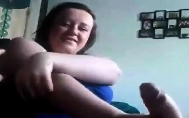 Handjob from Chubby Girlfriend