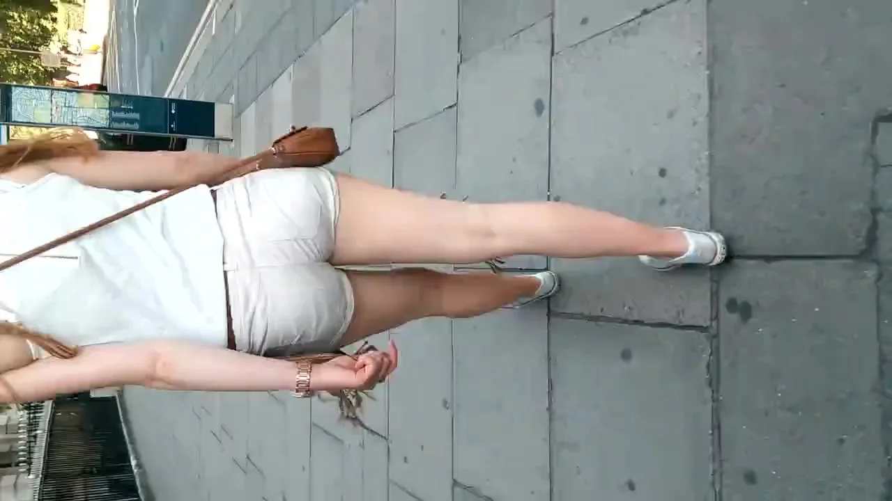 Londonperv's Candid Video 2014 - Tourist with a Great Ass