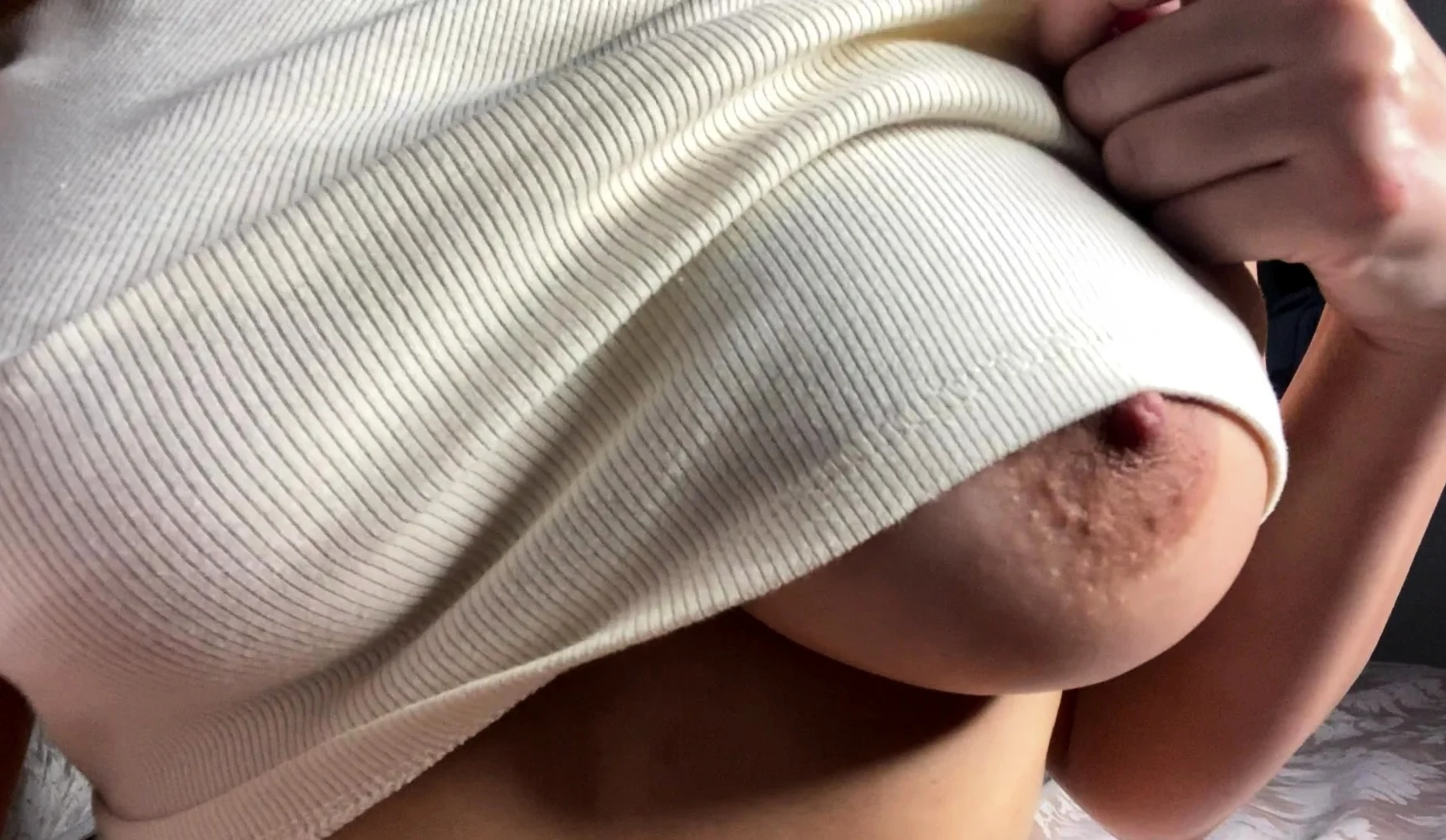 This large amateur cam girl has some very big boobs