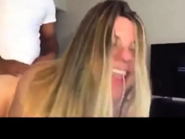 Marido participa e filma esposa com comedor