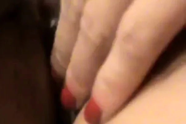 CHUPANDO e FILMANDO Grelo ROZADO da NOVINHA